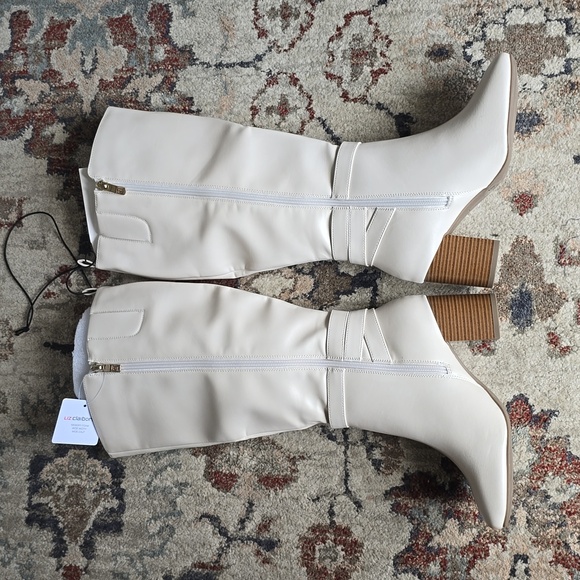 LIZ CLAIBORNE WOMEN'S CREAM HIGH ZIP WIDE WIDTH & WIDE CALF BOOTS SIZE 6 WIDE - Picture 3 of 14